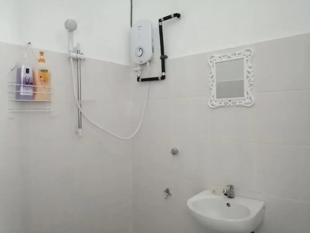 Beautiful Double Room With Ac in Kuching Center