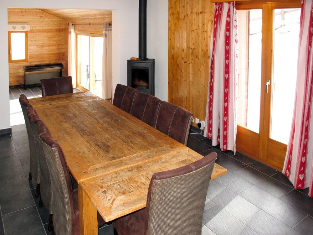 Hiboux Vex in Vex With 5 Bedrooms and 3 Bathrooms