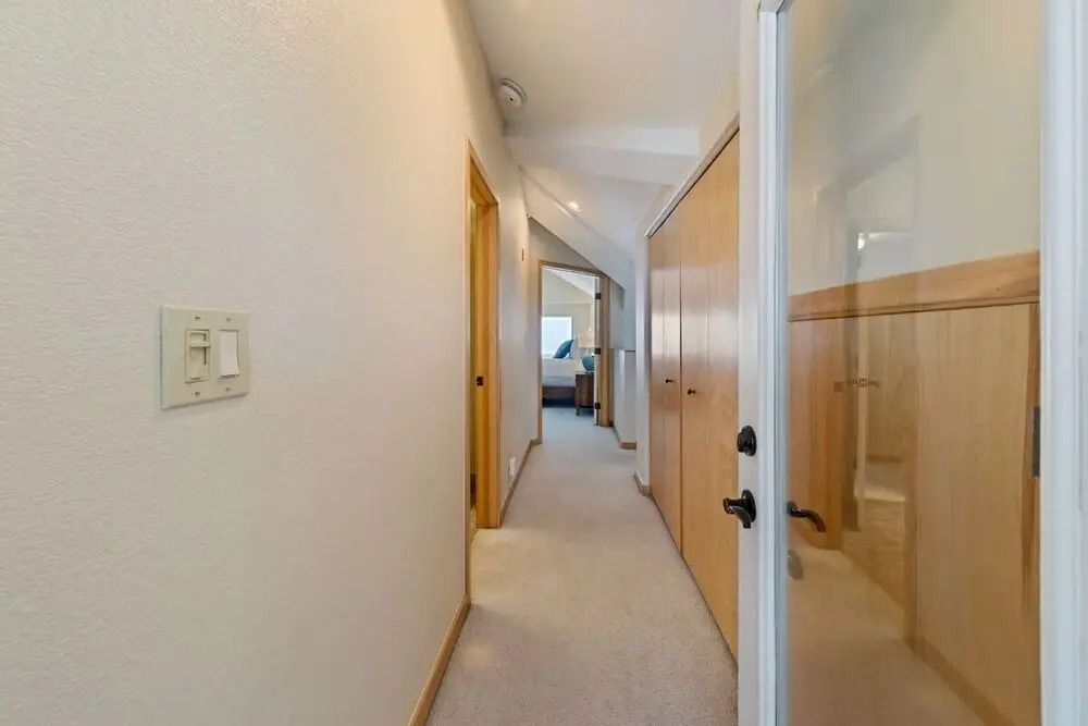 Newly Renovated 3 Bedroom Plus Loft With Stunning Mountain and Lake Views! 3 Condo by Redawning