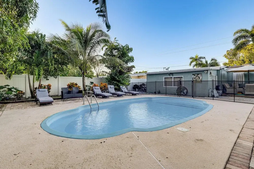 1 Mi to Beach: Sunny Lantana Cottage w/ Pool!