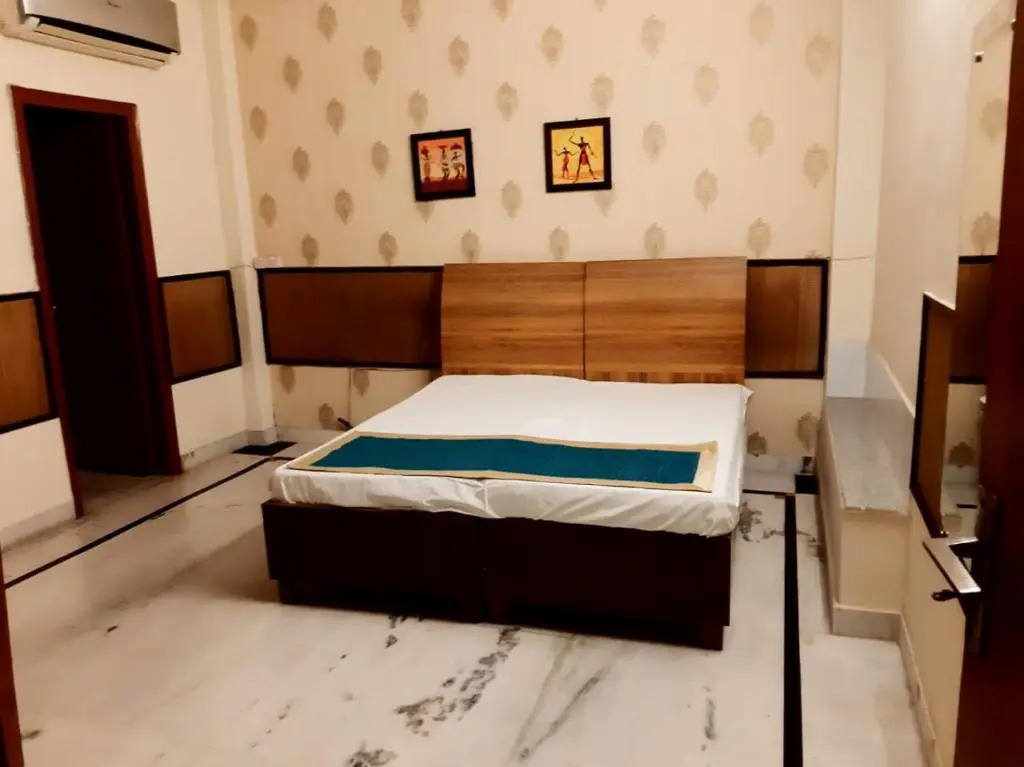 Bhambri House Hotel