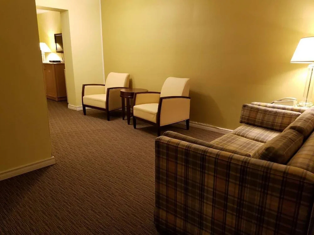 7 West Motel