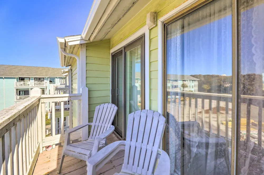 Coastal Condo w/ Indoor & Outdoor Pool Access