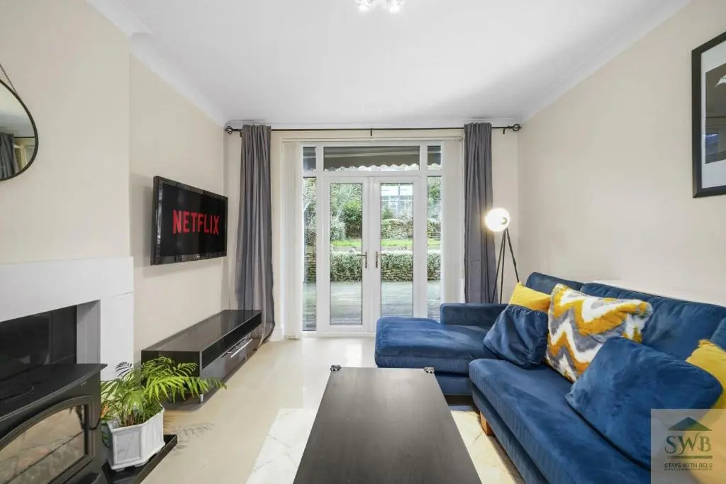 Stays with Bels Short Lets Serviced Accommodation Nottingham contractors & Leisure up to 7 guests