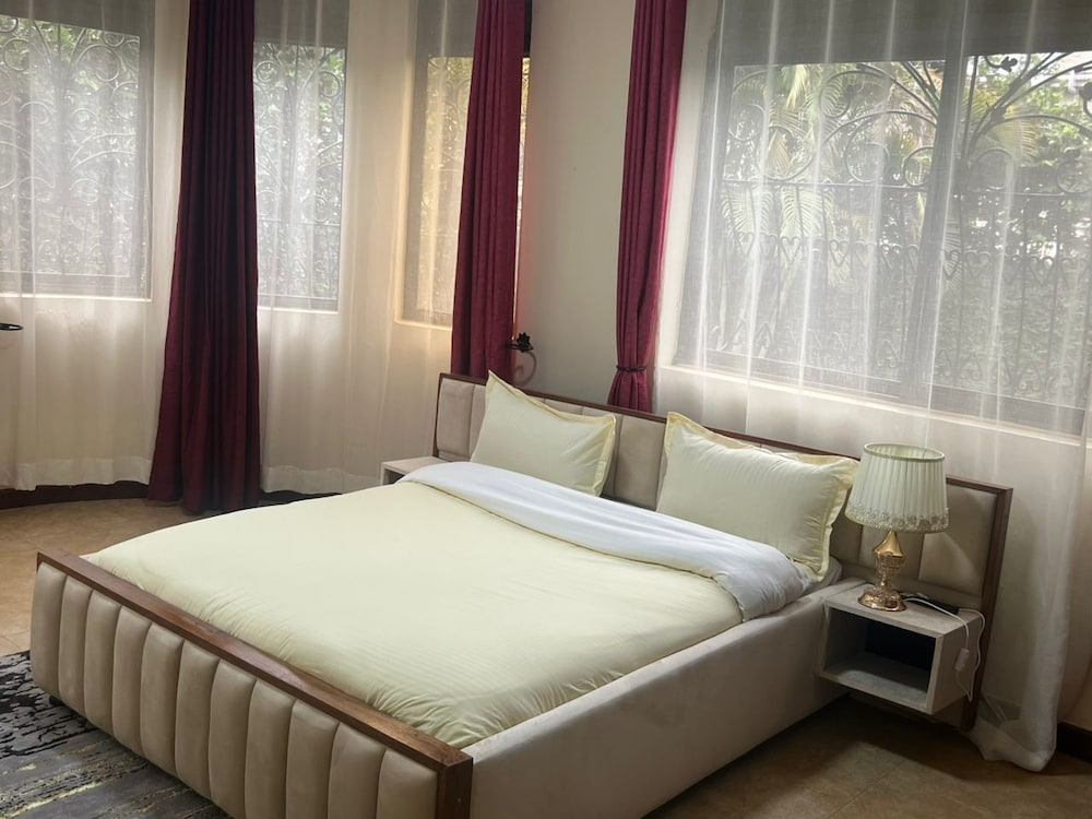 Elma Suites and Lounge
