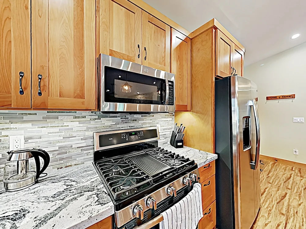 New Listing! Stylish All-season Oasis, Near Slopes 3 Bedroom Home