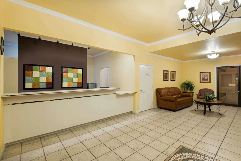 Days Inn by Wyndham Near Seaworld San Antonio