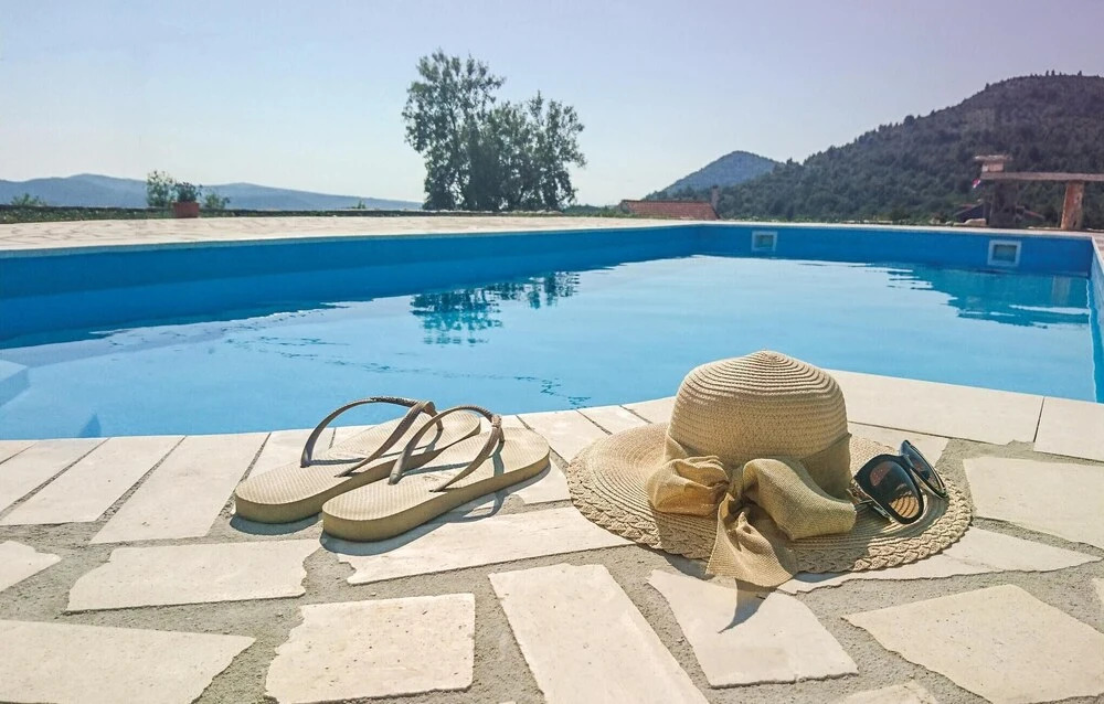 Stunning Home in Blizna Donja With Wifi and 4 Bedrooms