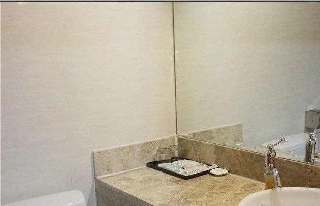 Jinghong Business Hotel