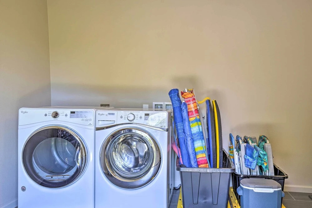 1 Mile to Magic Sands Beach: Kailua-kona Cottage