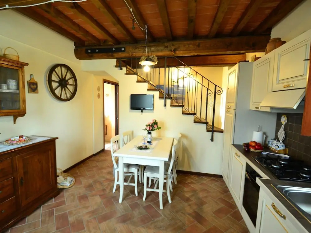 Delightful Holiday Home With Garden, Pool, Heating, Parking