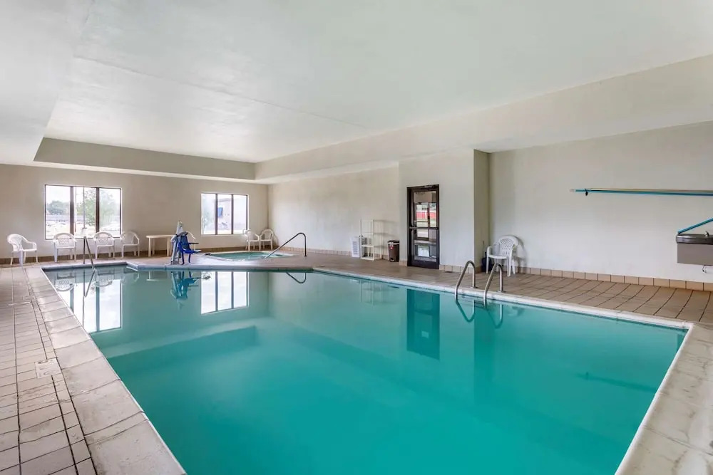 Days Inn & Suites Carbondale