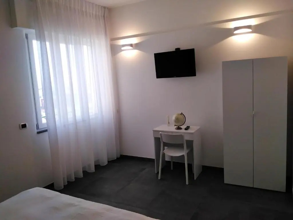Delia Rooms & Gallery