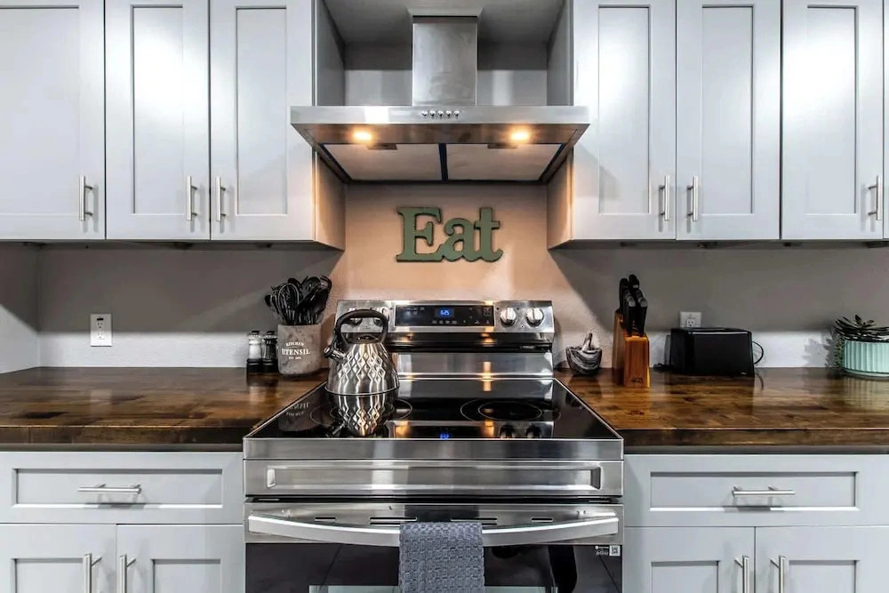 Sleep 29 - Oceanfront Retreat 2 Homes for 29-guests