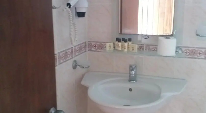 Fidele Otel