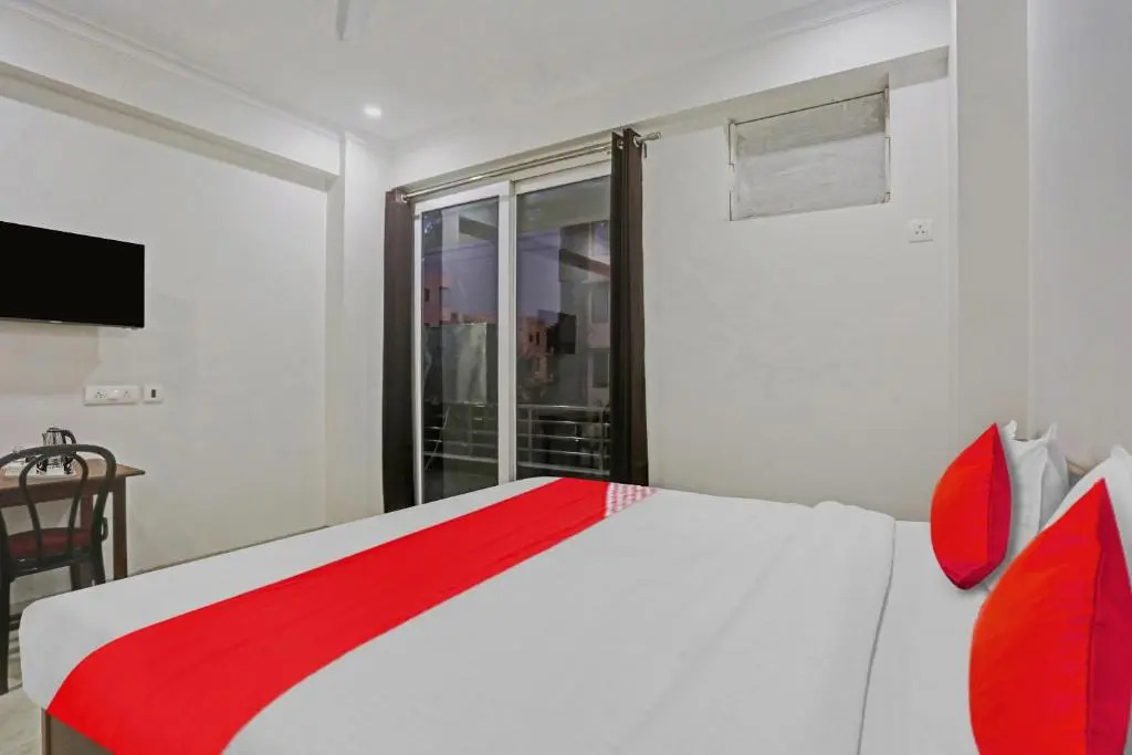 Flagship Unicorn Rooms Near Omaxe Celebration Mall