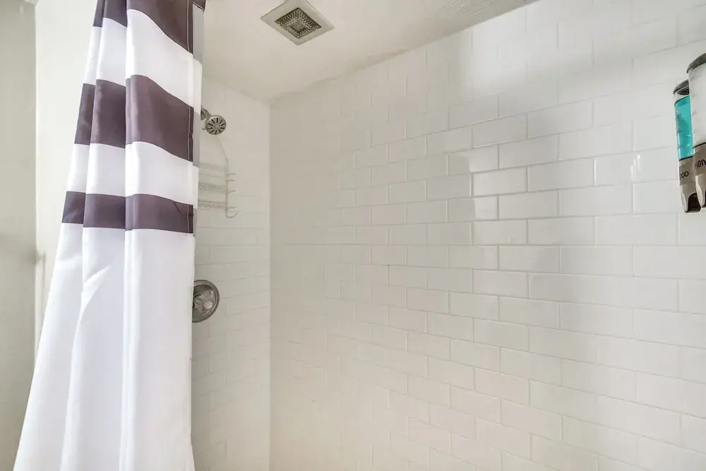 Daytona Condo w/ Community Pool, Walk to Beach!