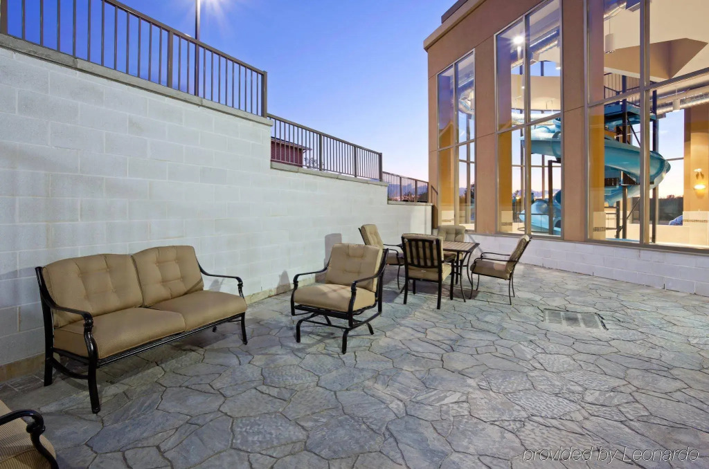Holiday Inn Express & Suites - Woodstock, ON CANADA