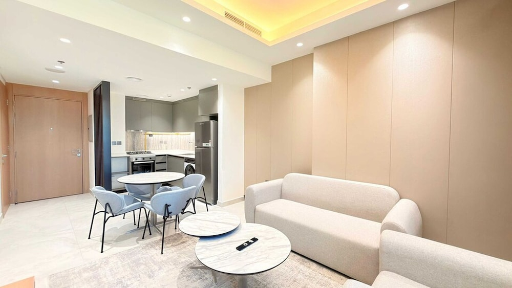 Cloud Tower 1br With Parking Pool Gym