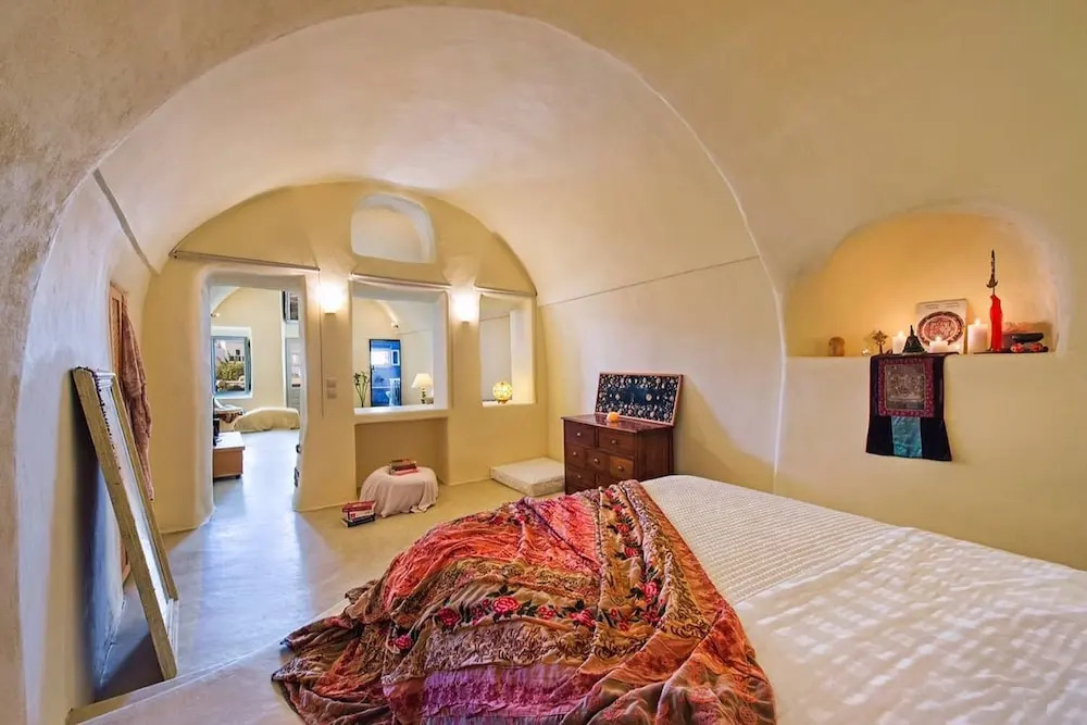 Real Santorini Cave House far From the Crowds