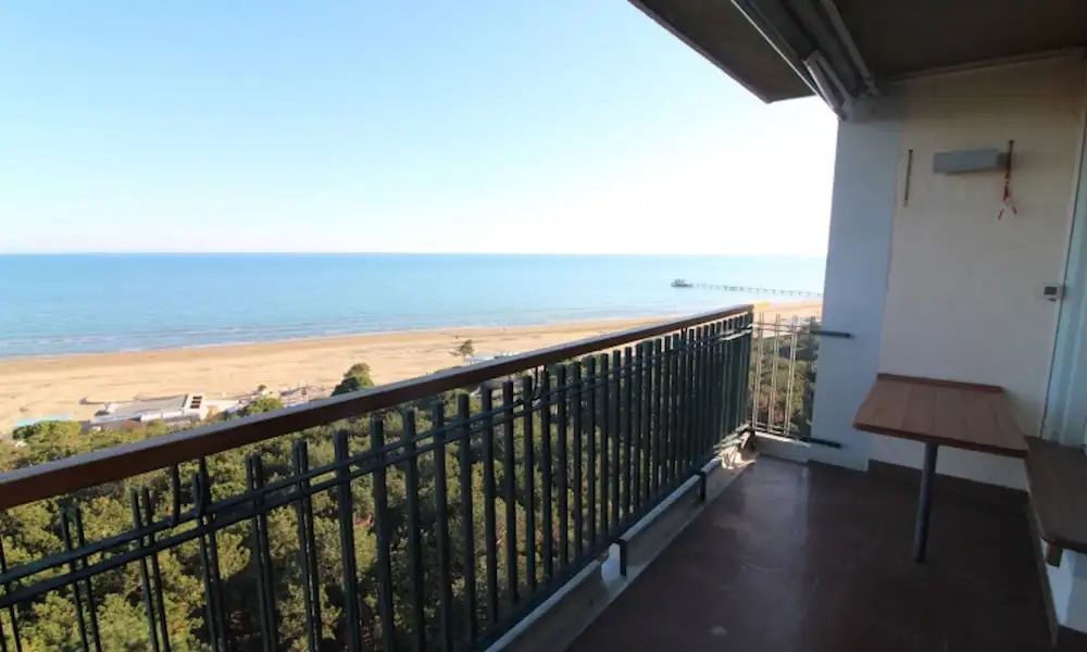 Spacious Apartment With sea View