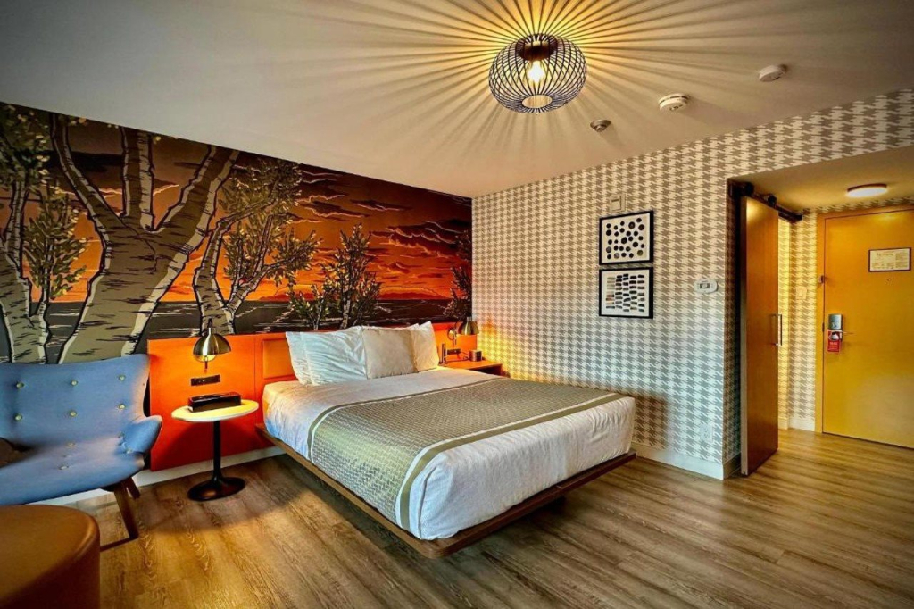 Отель Quality Inn & Suites Thunder Bay Downtown