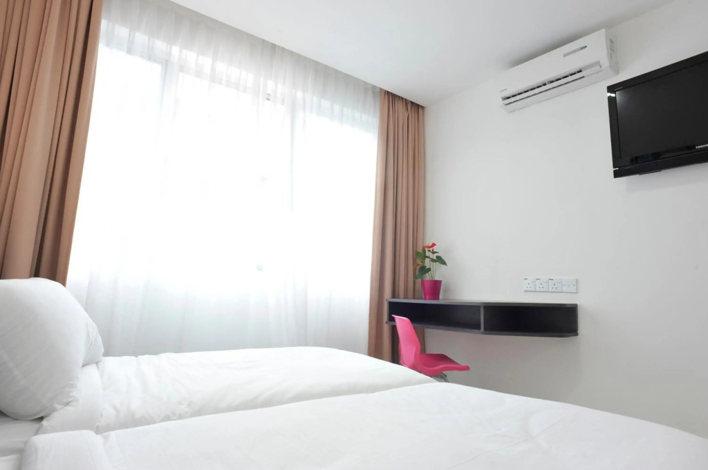 OYO 180 V Hotel