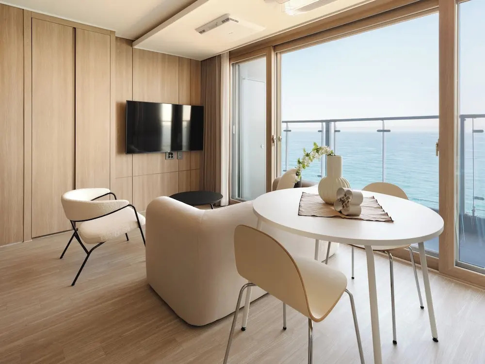 Plott The One Sokcho Xiella The Beach