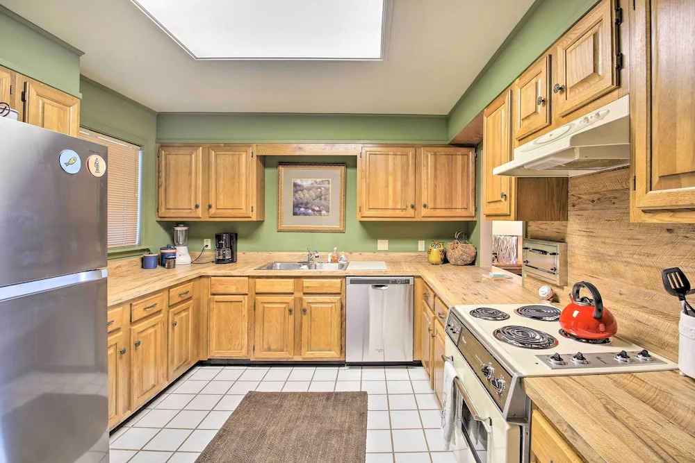 Fireplace, Pool Access: Waterfront Hot Springs Gem