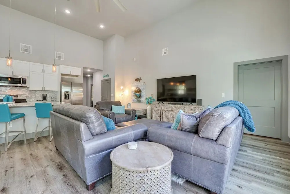 Modern Canyon Lake Vacation Home w/ Furnished Deck