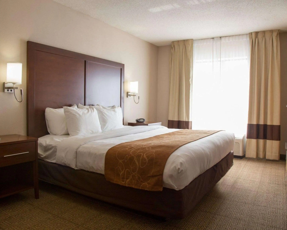Comfort Suites Fultondale I-65 near I-22