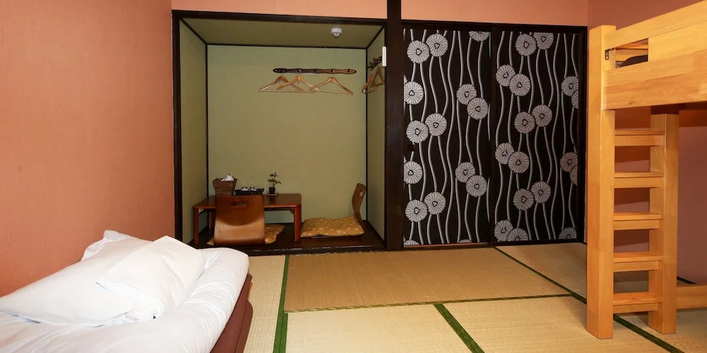 Air Hostel LCC