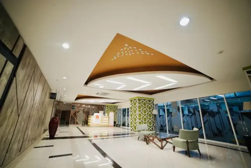 Enjoy Living Studio Room at High Floor Grand Kamala Lagoon Apartment By Travelio