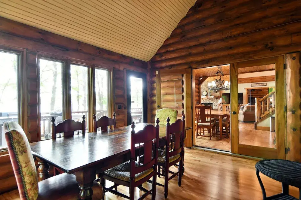 Lumberjack Lodge 5 Bedroom Home by RedAwning