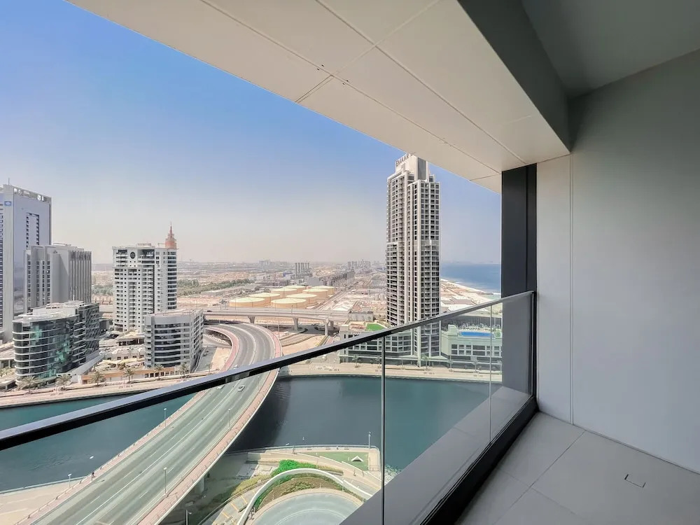 Jumeirah Gate Tower - Luton Vacation Homes