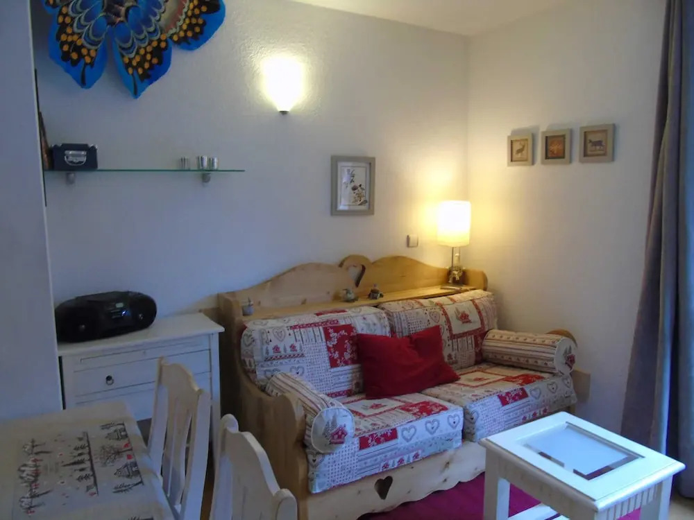 Lou Services Apartment CHAR9 LSI 001