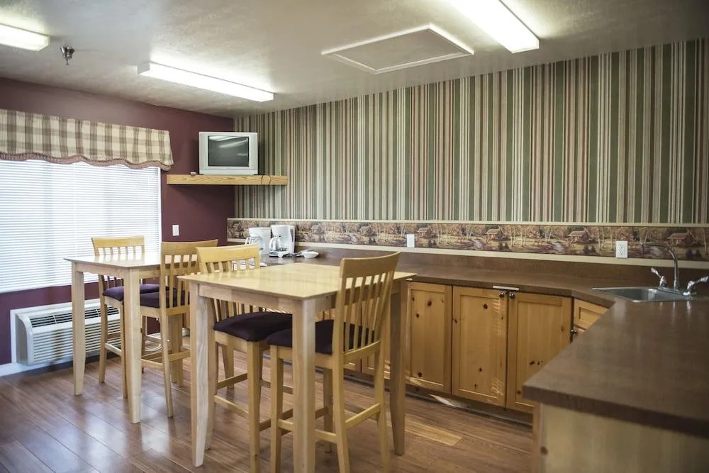 The Kingsley Suites