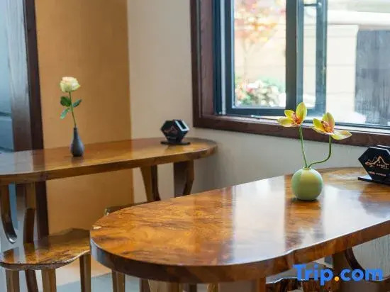 Yunguiqipan · Cloudfall Hot Springs Designer Boutique Stay (Tengyue Ancient Town Yanhu Park)