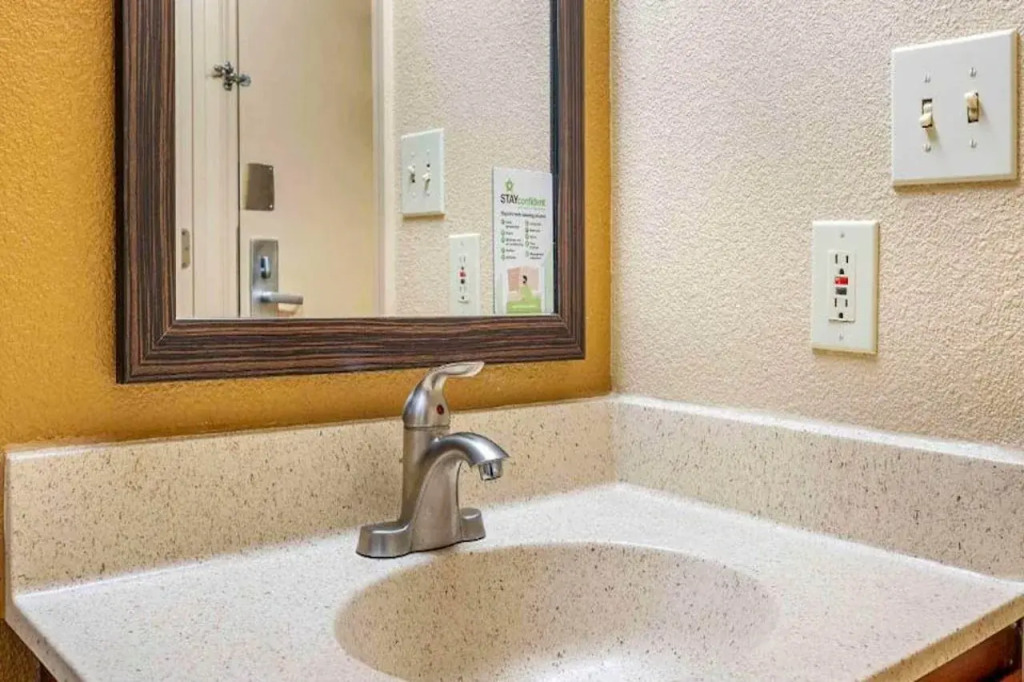 Studio 6 Extended Stay Florence KY - Meijer Dr Cincinnati