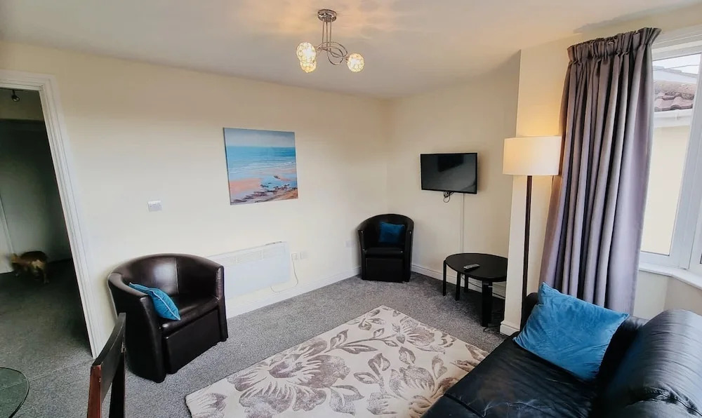 Beachside Home - Sleeps 5, Garden, Parking & Pets