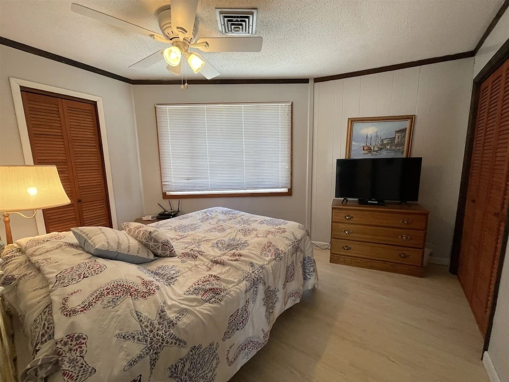 46221 Oramar Drive House by RedAwning