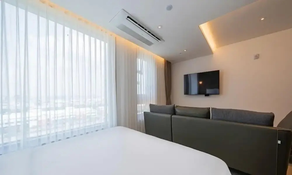 The Hound Hotel Bandalisland 2