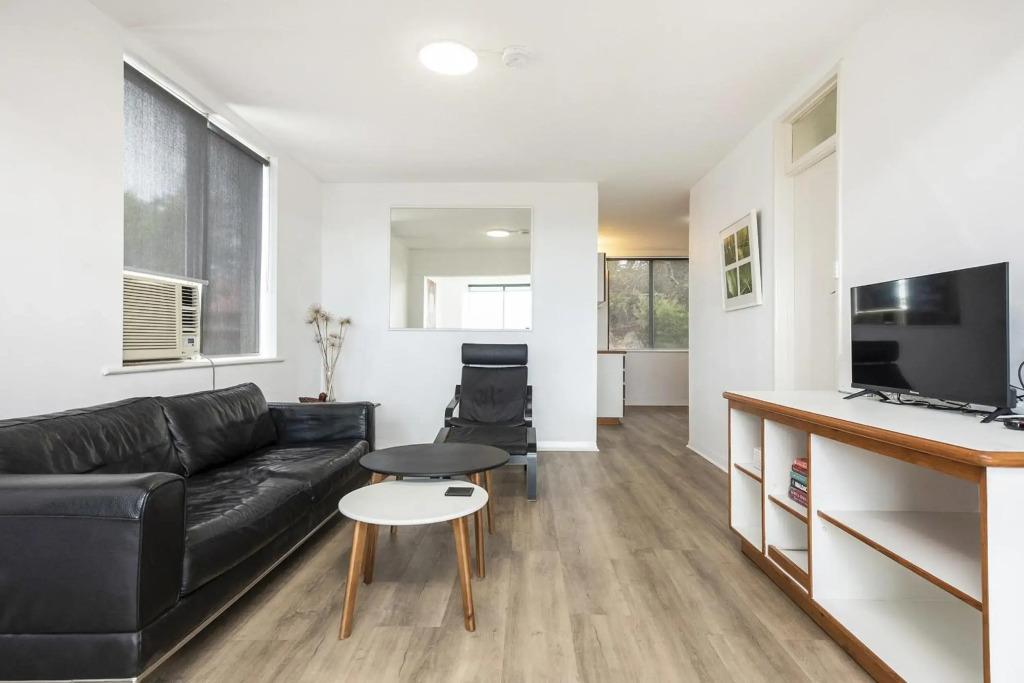 Apartment 201 - Fremantle studio apartment with ocean and harbour views