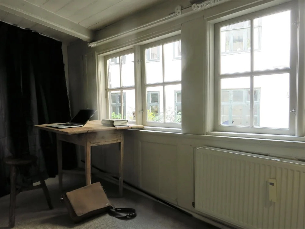 apartment historical building 1374-1