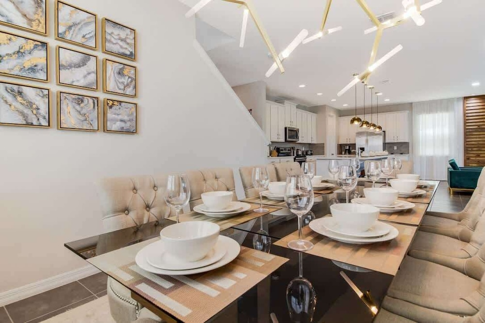 Upscale 9BR Stay With Pool and Themed Rooms