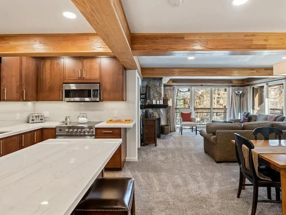 Comfortable 3BR Condo in Downtown Aspen Near Lift 1A With Pool & hot Tub!
