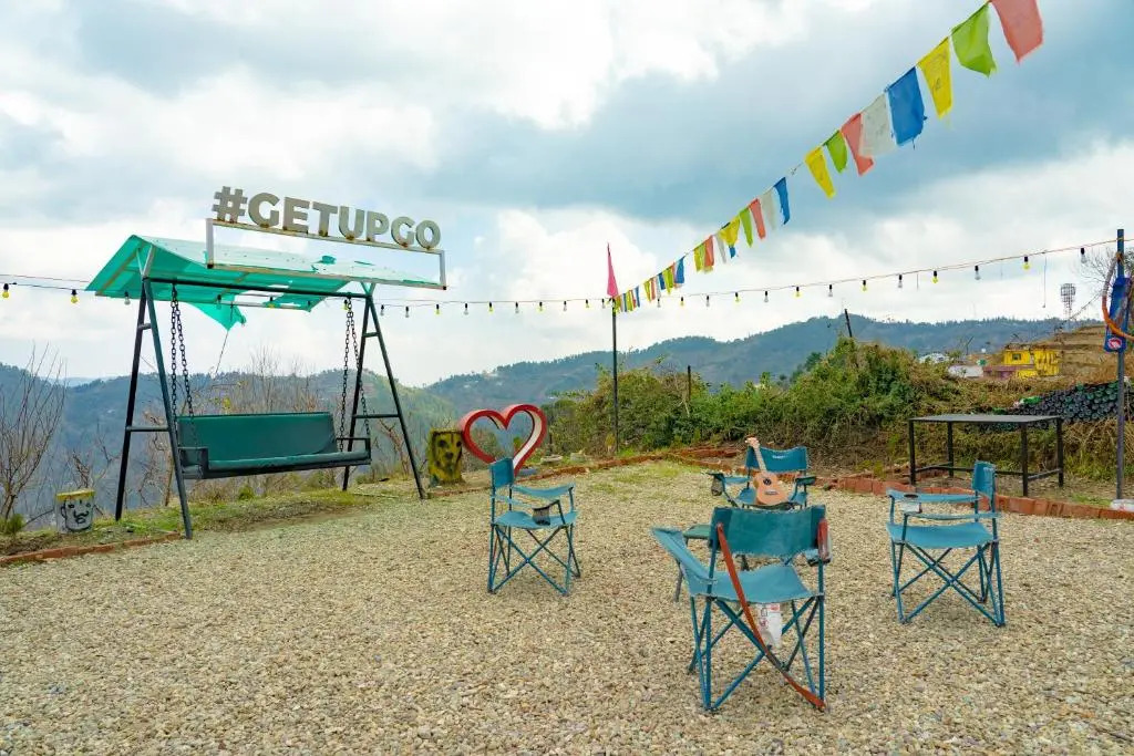Lushtree Backpackers - Hostel & Cafe