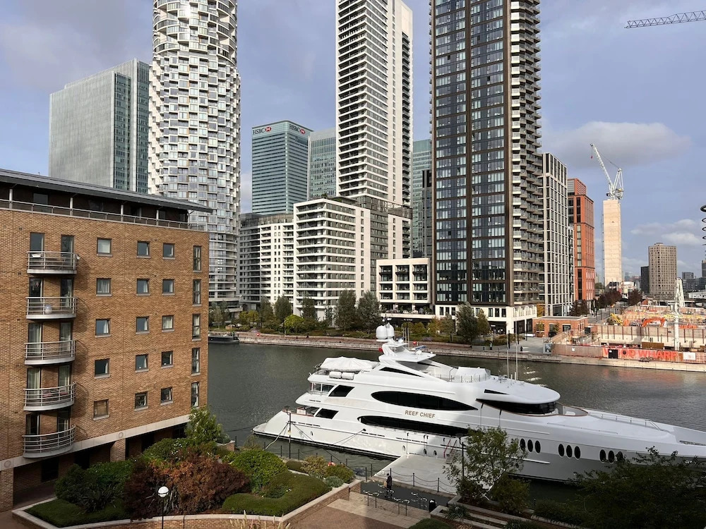 Lux 2 Bed in Canary Wharf Close to Excel & O2
