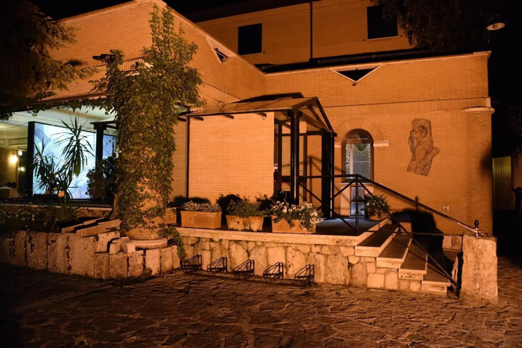 LH Albergo il Picchio