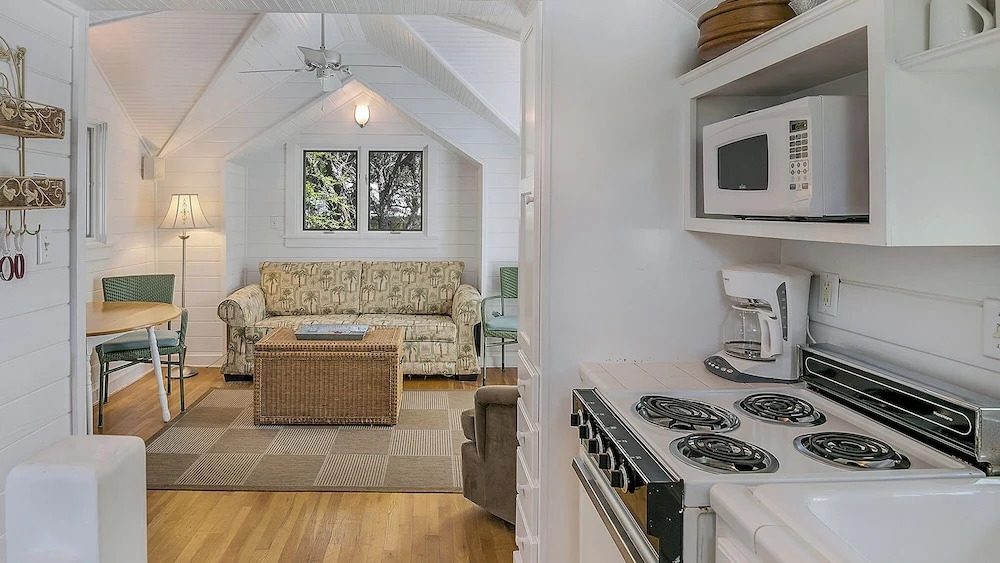 Located in Seaside - Sleeps 4